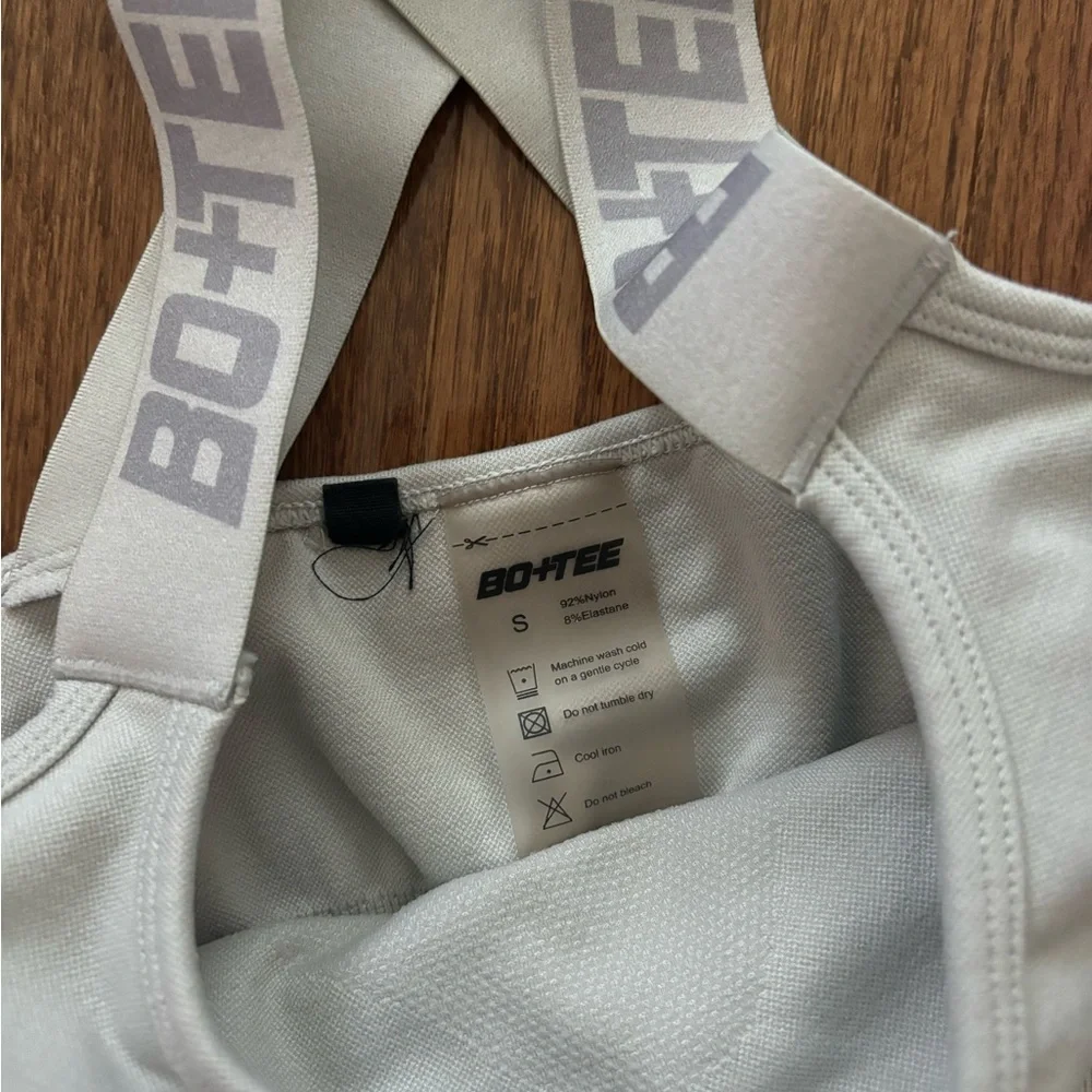 Bo+Tee white logo criss cross sports bra - small - Picture 5 of 6